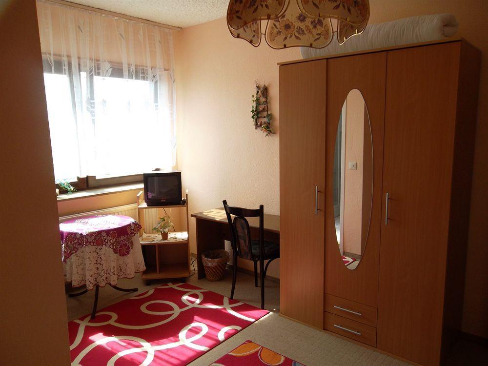 Gasthof Und Pension Mainzer Rad ชเวทซิงเงน ภายนอก รูปภาพ